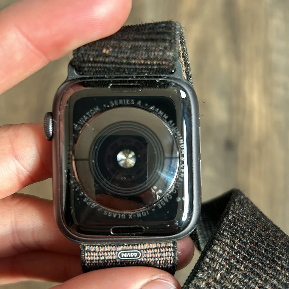 Apple 4 44mm watch